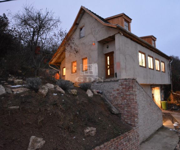 Eladó családi ház, Budapesten, III. kerületben 269.9 M Ft
