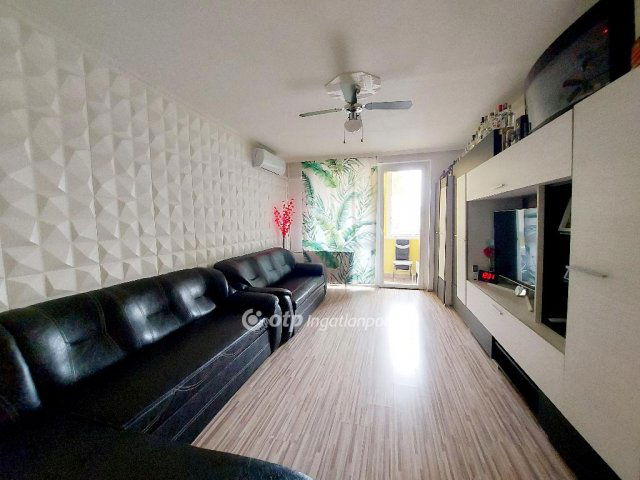 Eladó panellakás, Miskolcon 53 M Ft, 3 szobás