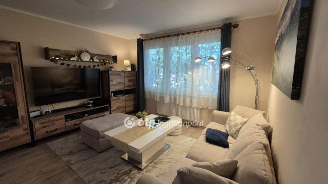 Eladó téglalakás, Egerben 56.9 M Ft, 2 szobás