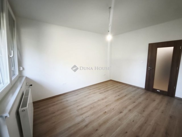 Eladó panellakás, Szombathelyen 27.9 M Ft, 1 szobás