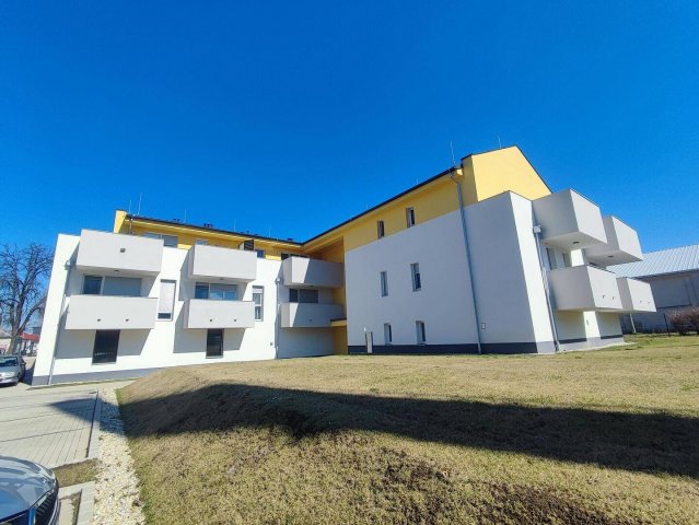Eladó téglalakás, Komáromban, Vállalkozók útján 99 M Ft