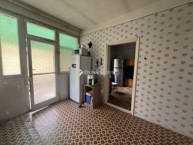 Eladó családi ház, Kisteleken 42.5 M Ft, 2 szobás