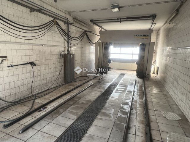 Eladó üzlethelyiség, Dunaújvárosban 169 M Ft