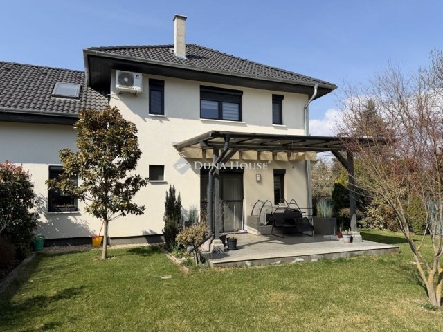 Eladó ikerház, Gödön 149.9 M Ft, 3 szobás