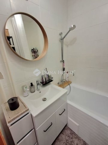 Eladó panellakás, Budapesten, XV. kerületben 74.6 M Ft