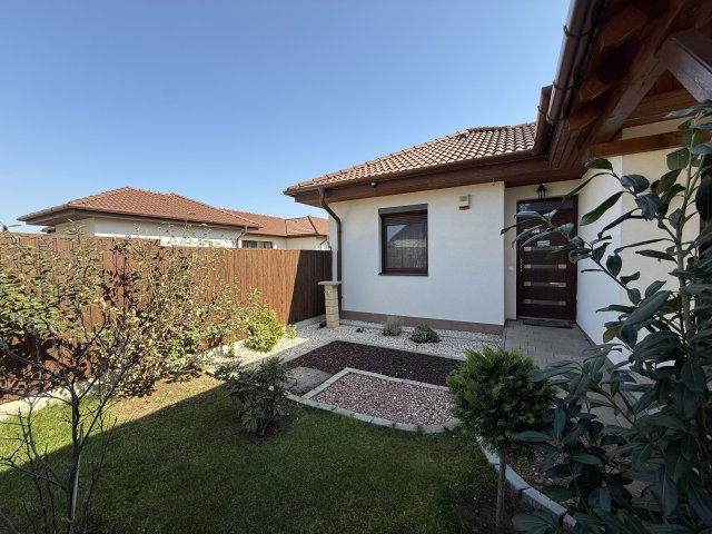 Kiadó ikerház, albérlet, Nyíregyházán 380 E Ft / hó