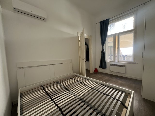 Eladó téglalakás, Budapesten, V. kerületben, Váci utcában
