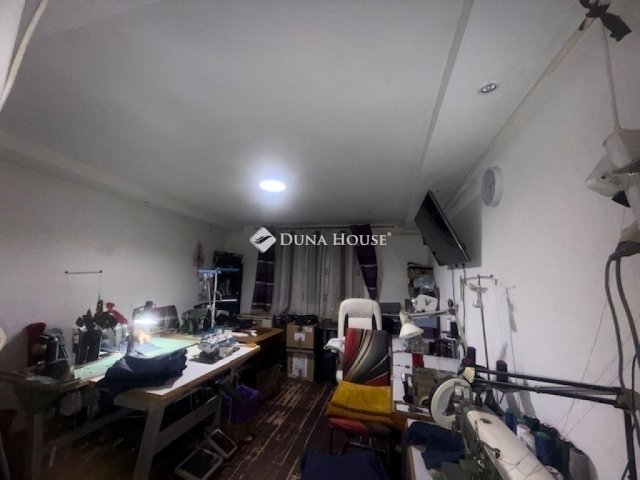 Eladó családi ház, Vecsésen 80 M Ft, 3 szobás