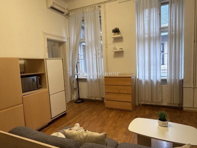 Eladó téglalakás, Budapesten, VII. kerületben 69.9 M Ft