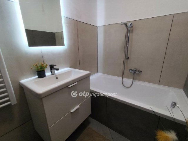 Eladó téglalakás, Budapesten, XIII. kerületben 74 M Ft, 2 szobás