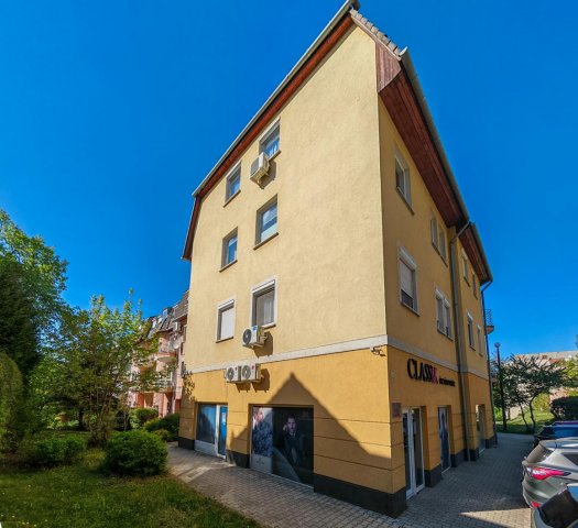 Eladó téglalakás, Tatabányán 52.9 M Ft, 2+1 szobás