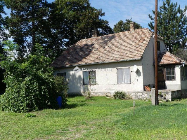 Eladó családi ház, Dunaalmáson 48.5 M Ft, 4 szobás