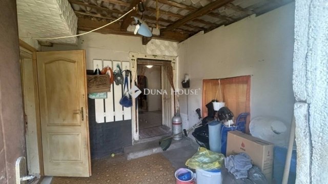 Eladó családi ház, Pilisen 32 M Ft, 2 szobás