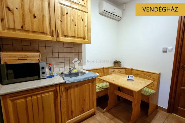 Eladó családi ház, Komlón 158 M Ft, 9 szobás