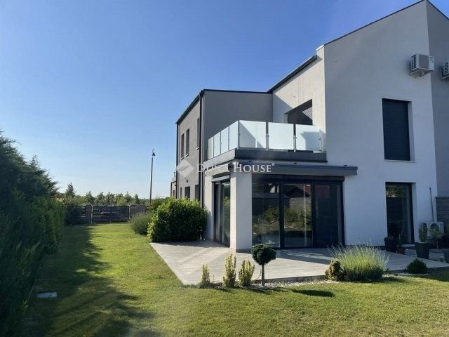 Eladó ikerház, Veresegyházon 229 M Ft, 5 szobás