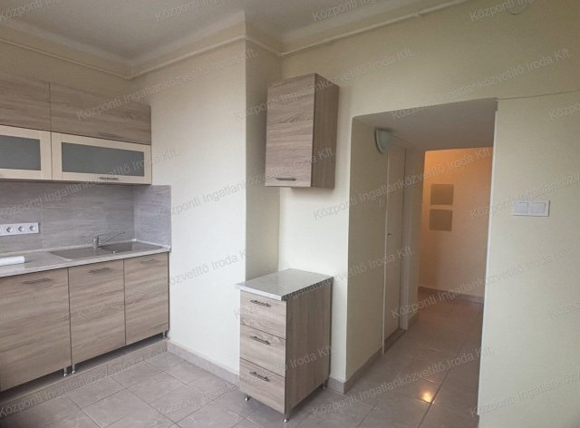 Eladó téglalakás, Oroszlányban 29.15 M Ft, 1 szobás