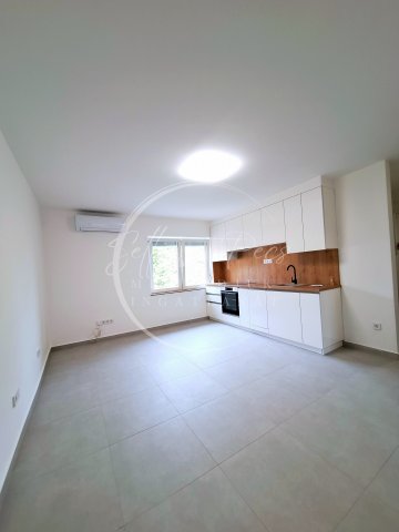 Eladó téglalakás, Pécsett, Mártírok útján 65.9 M Ft