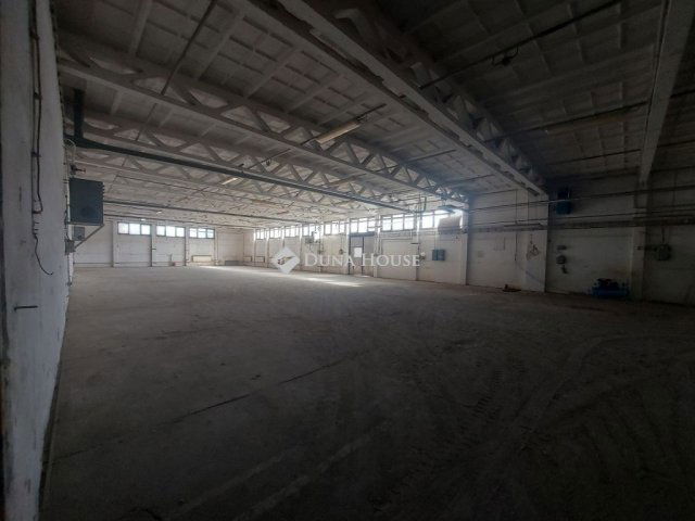 Eladó ipari ingatlan, Kisújszálláson 120 M Ft