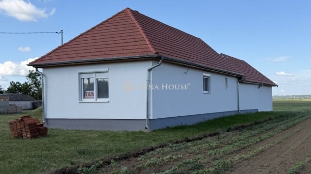 Eladó családi ház, Mesterin 48.5 M Ft, 3 szobás