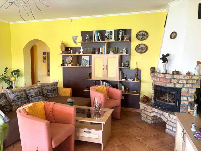 Eladó családi ház, Tatán 144.9 M Ft, 4+1 szobás