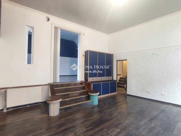 Eladó családi ház, Kecskeméten 190 M Ft, 1 szobás
