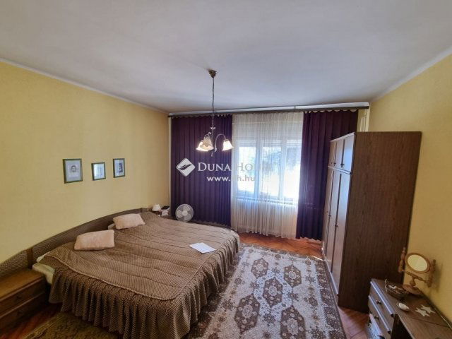 Eladó családi ház, Velencén 84 M Ft, 5 szobás