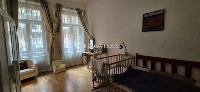 Eladó téglalakás, Budapesten, VII. kerületben, István utcában