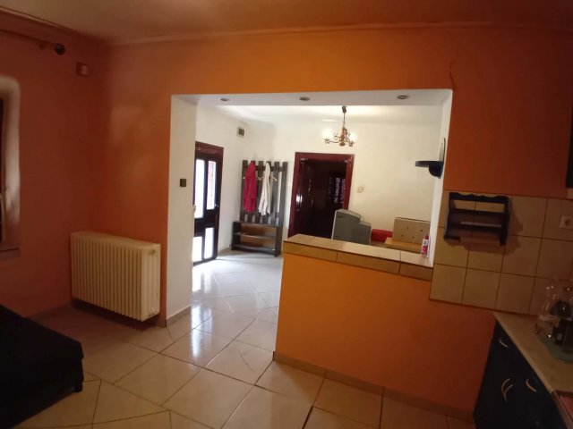 Eladó családi ház, Vécsen 6.9 M Ft, 1 szobás
