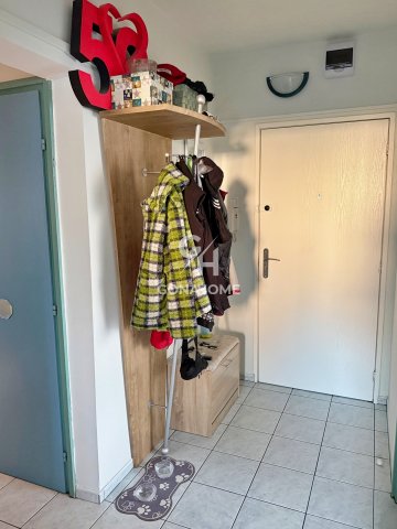 Eladó panellakás, Veszprémben, Sólyi utcában 52.9 M Ft