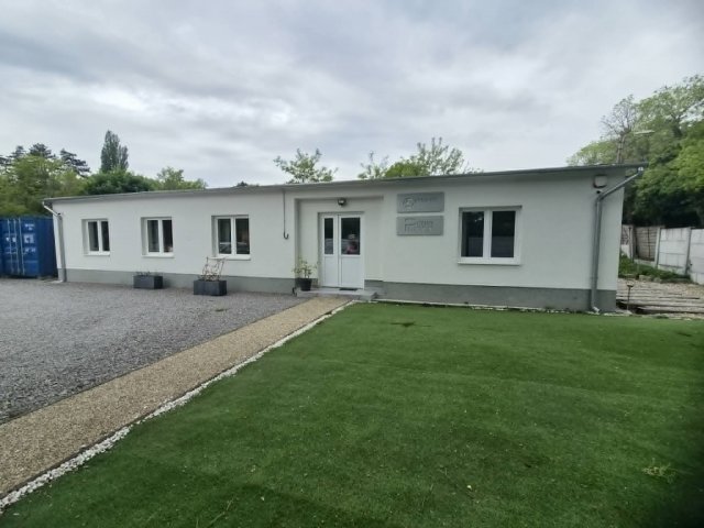 Eladó ipari ingatlan, Pécsett, Káposztásvölgyi úton 72 M Ft