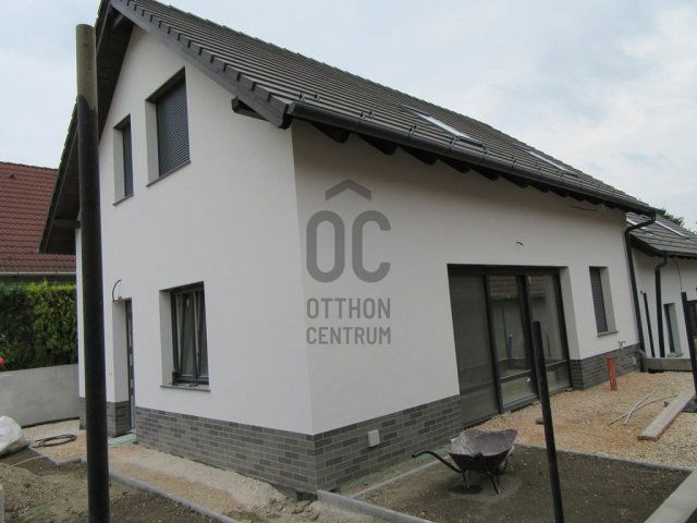 Eladó ikerház, Százhalombattán 115 M Ft, 5 szobás