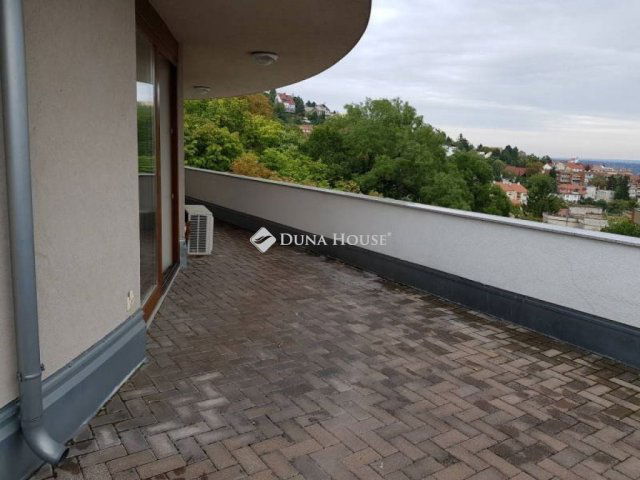 Kiadó téglalakás, albérlet, Pécsett 400 E Ft / hó, 4 szobás