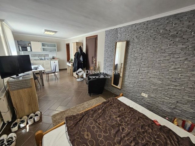 Eladó ikerház, Hévízen 149 M Ft, 6+2 szobás