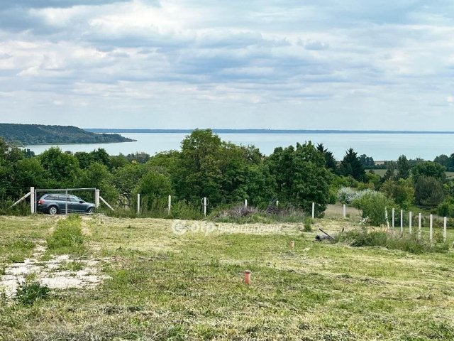 Eladó telek, Balatonalmádiban 79.9 M Ft / költözzbe.hu