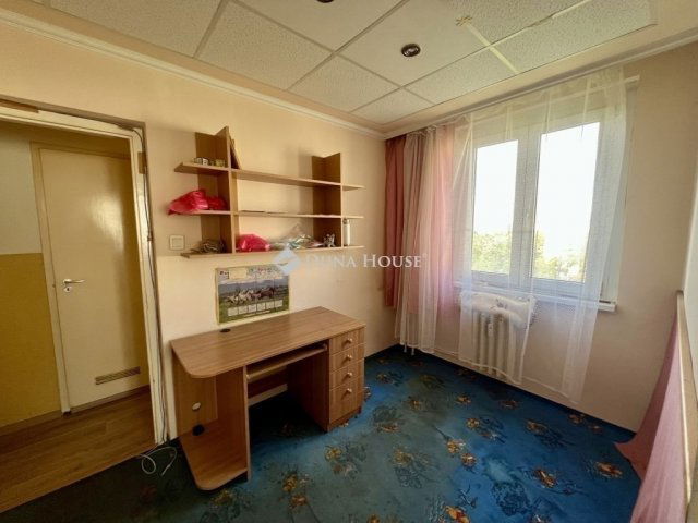 Eladó panellakás, Szegeden 45 M Ft, 1+2 szobás