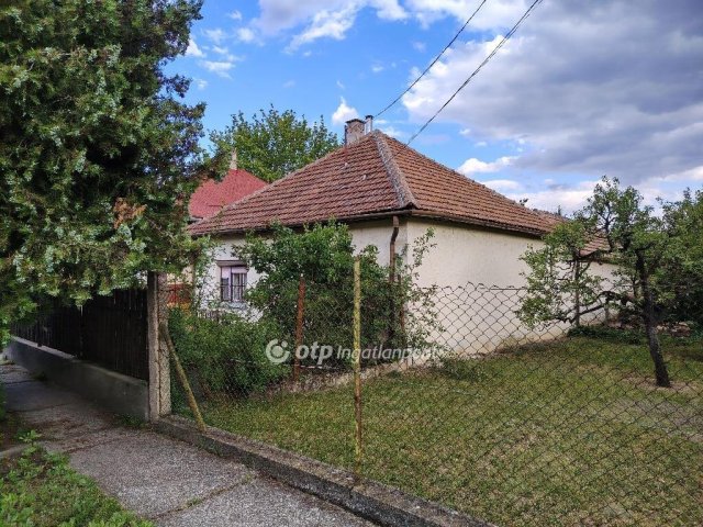 Eladó családi ház, Szolnokon 26.99 M Ft, 2 szobás