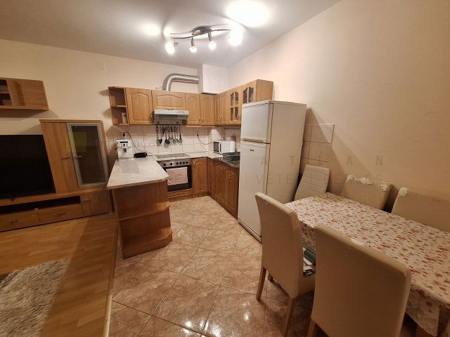 Kiadó téglalakás, albérlet, Szegeden, Avar utcában, 1+2 szobás