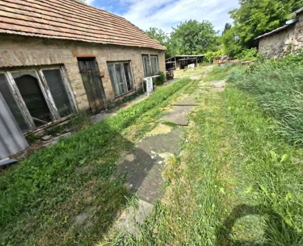 Eladó családi ház, Tatán 48 M Ft, 2 szobás