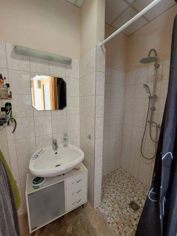Eladó családi ház, Sárisápon 89.9 M Ft, 5 szobás