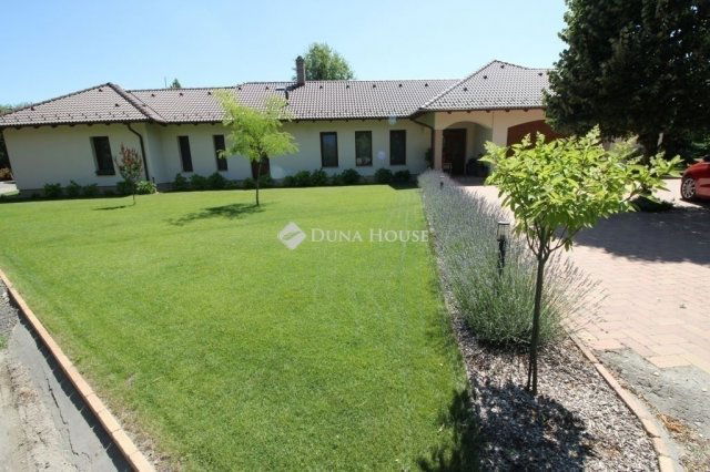 Eladó családi ház, Kecskeméten 219 M Ft, 1 szobás