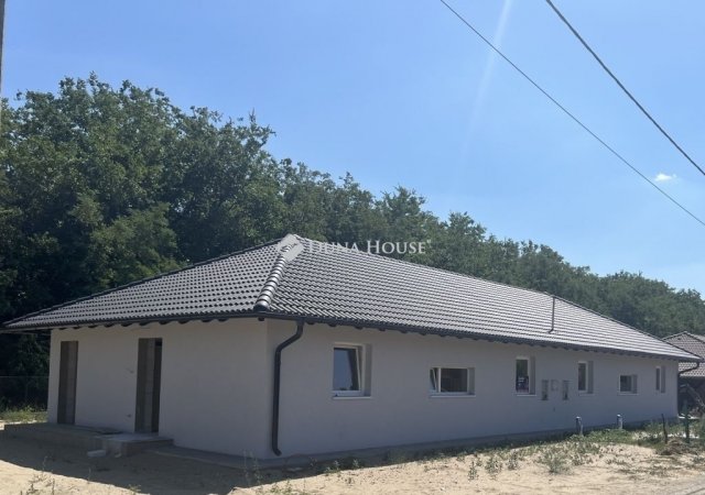 Eladó ikerház, Szigethalmon 89.9 M Ft, 4 szobás