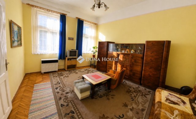 Eladó téglalakás, Budapesten, IV. kerületben, Csokonai utcában