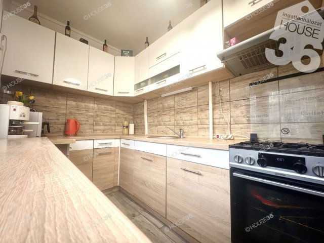 Eladó panellakás, Kecskeméten 51 M Ft, 3 szobás