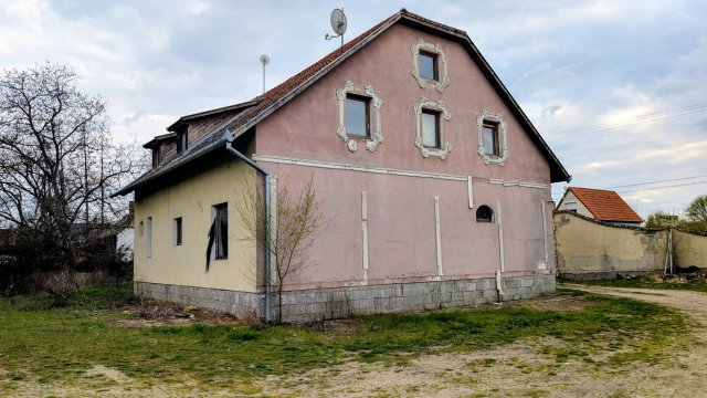 Eladó családi ház, Kecskeméten 68 M Ft, 6 szobás