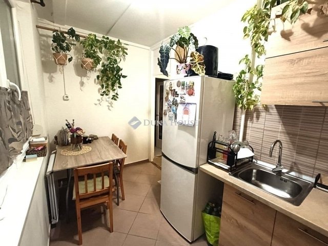 Eladó panellakás, Kecskeméten 50 M Ft, 3 szobás