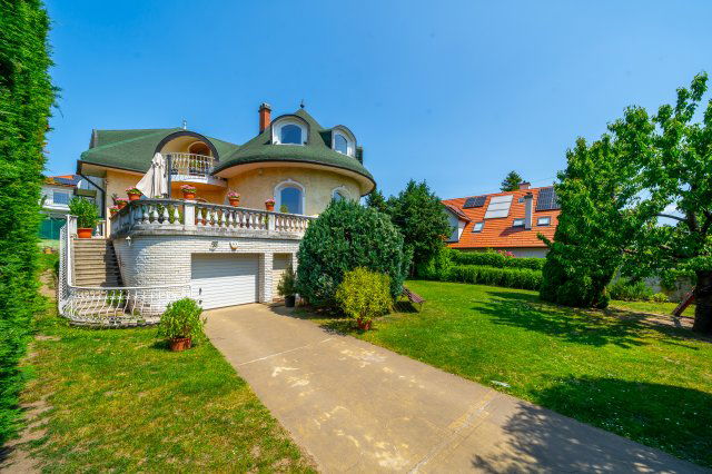 Eladó családi ház, Budapesten, III. kerületben 299.99 M Ft