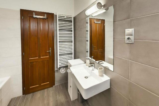 Eladó családi ház, Nadapon 189 M Ft, 5+1 szobás