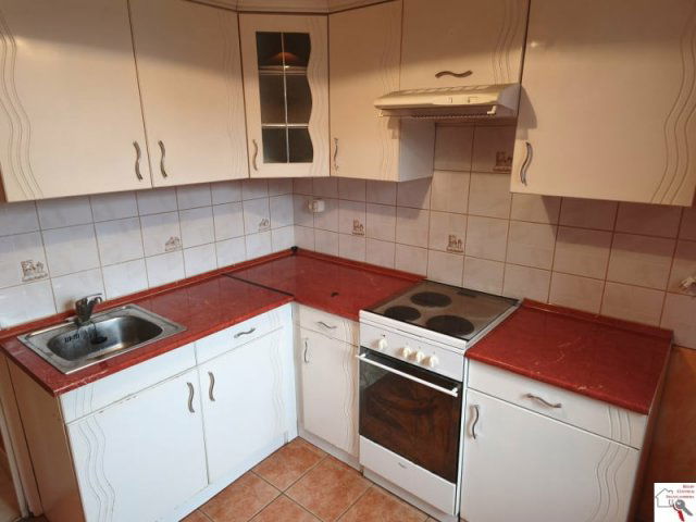 Eladó panellakás, Pécsett 49.9 M Ft, 3 szobás