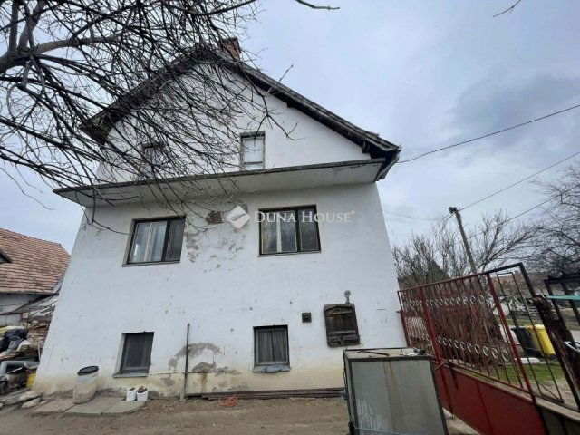 Eladó családi ház, Szegeden 104.5 M Ft, 9 szobás