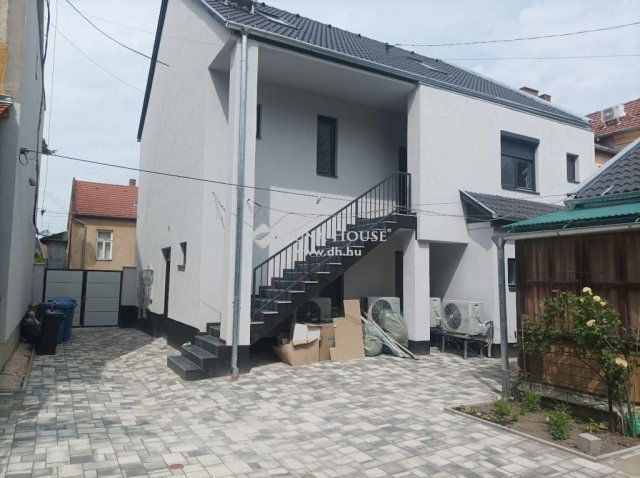 Eladó téglalakás, Pécsett 45 M Ft, 1 szobás